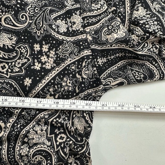 Jones New York Belted Robe Women’s L/XL 3/4 Sleeves Tan Black Paisley V Neck - Picture 5 of 8